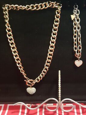GUESS Gold Tone Chunky Chain Heart Pave Necklace & Bracelet Set Toggle Clasp